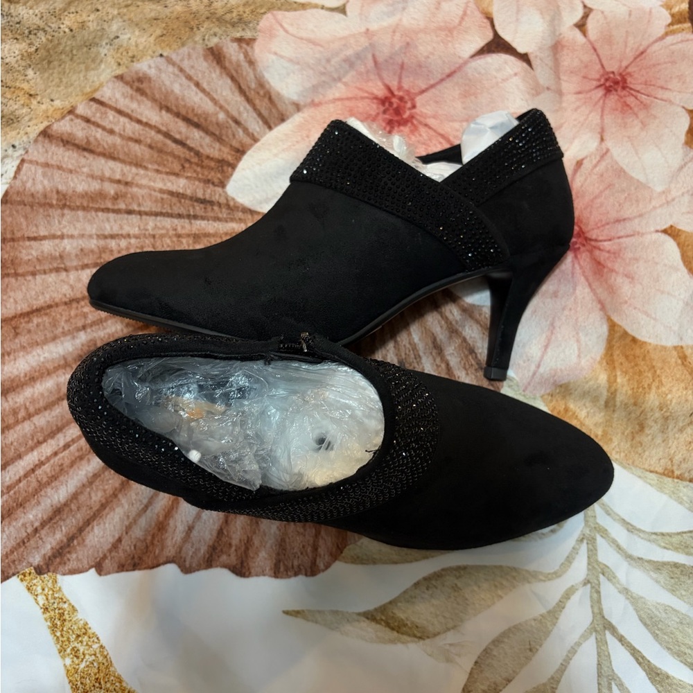 Elegant Black Women's Heels with Beaded Strap